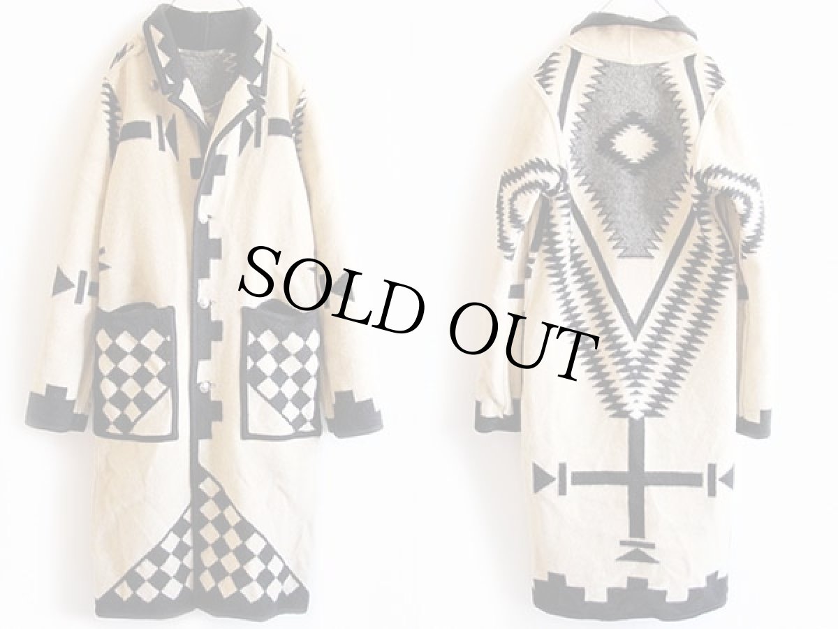 画像2: UNKNOWN ネイティブ柄 ショールカラー コンチョボタン リバーシブル ロング ウール ブランケット コート (2)