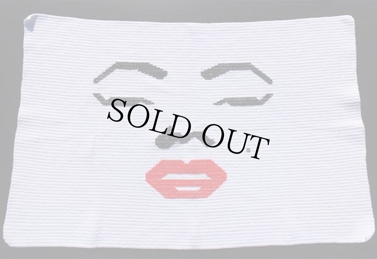 画像2: マリリンモンロー モチーフ ニット ラグ マット 白 (2)