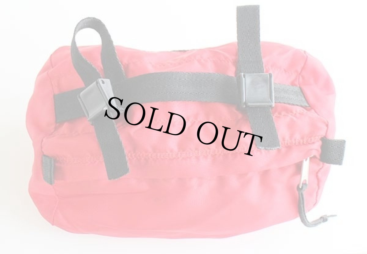 画像2: 70s USA製 EASTPAKイーストパック リフレクター付き ナイロン サドルバッグ 赤 (2)