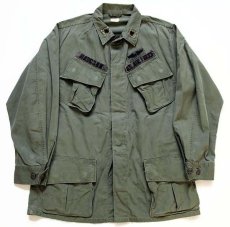 画像1: 60s 米軍 U.S.AIR FORCE パッチ付き ジャングルファティーグジャケット 3rd ノンリップ オリーブグリーン M-R (1)