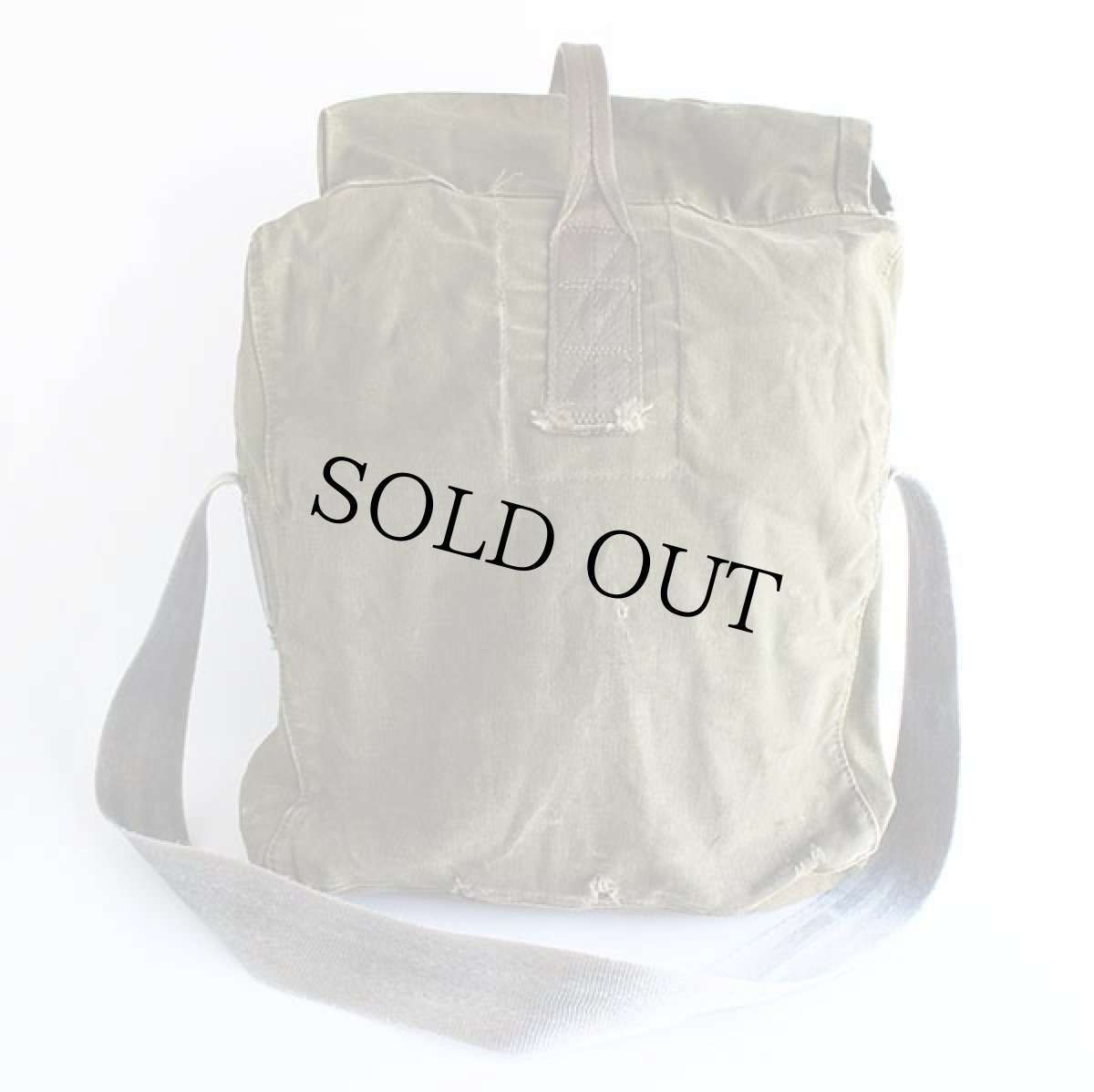 画像2: 60s 米軍 U.S.ARMY 星条旗パッチ付き サバイバル キット ショルダーバッグ カスタム オリーブグリーン (2)