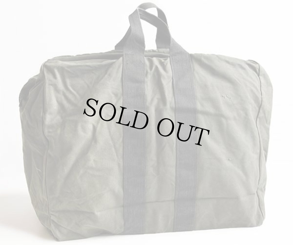 画像2: 80s 米軍 ステンシル フライヤーズ キットバッグ セージグリーン (2)