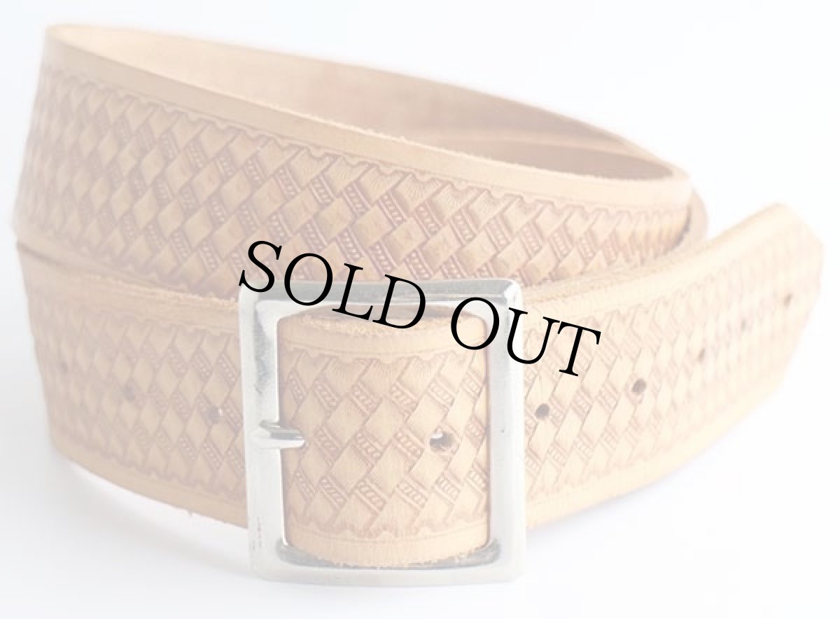 画像2: アルゼンチン製 UNKNOWN バスケット柄 カービング レザー ギャリソンベルト 茶★1282 (2)