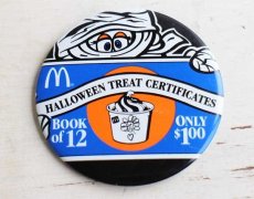 画像1: 90s McDonald'sマクドナルド HALLOWEEN TREAT CERTIFICATES 缶バッジ (1)