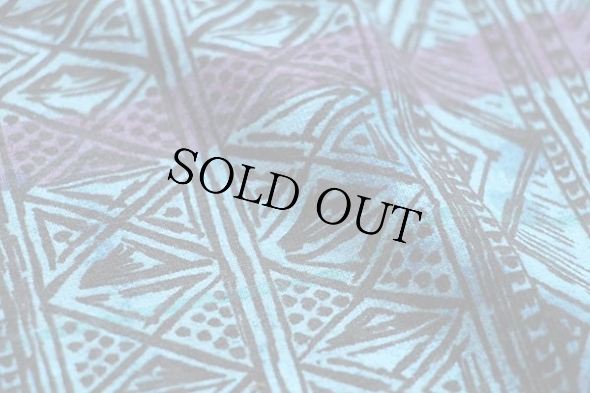 画像4: デッドストック★90s USA製 MAUi モックネック 総柄 染み込みプリント コットンTシャツ M (4)