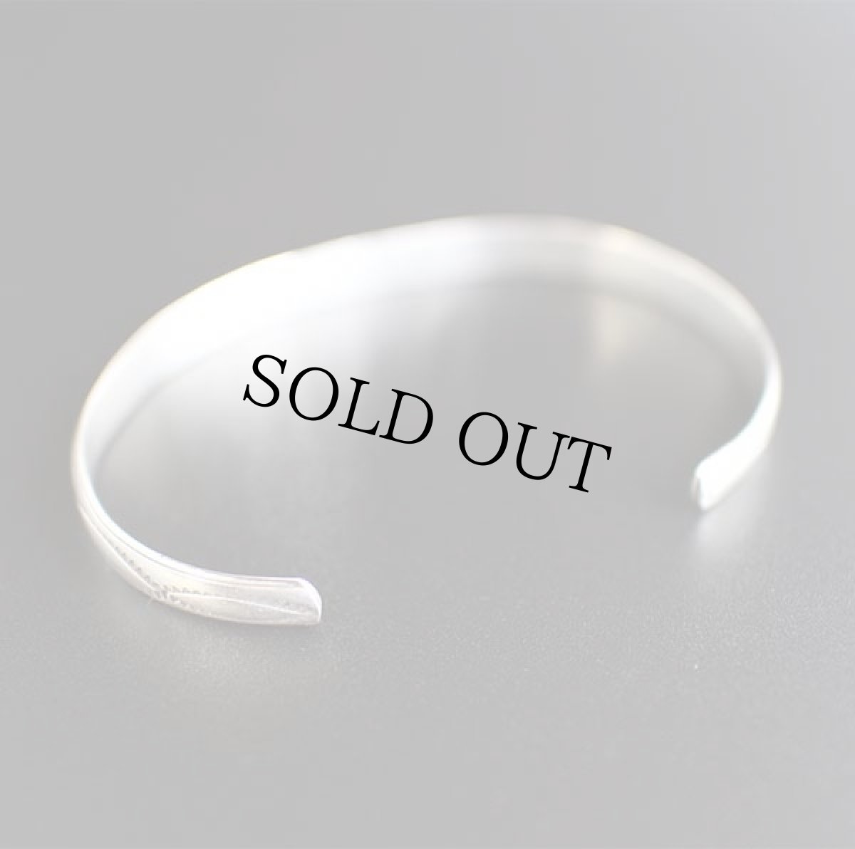 画像3: インディアンジュエリー スタンプワーク USA シルバー バングル (3)