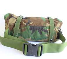 画像2: 00s 米軍 U.S.ARMY MOLLE 2 ウッドランドカモ ナイロン ウエストバッグ (2)