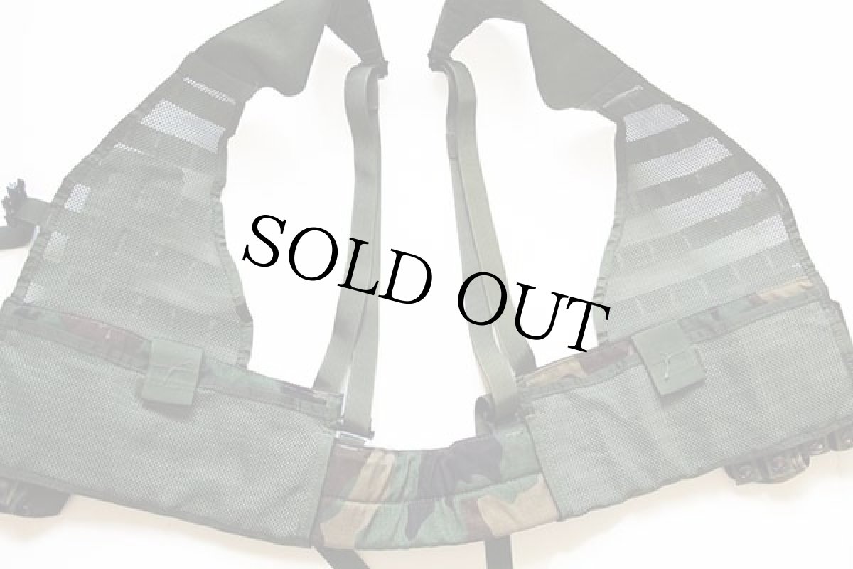 画像3: 00s 米軍 U.S.ARMY ウッドランドカモ MOLLE 2 FLC ベスト マガジンポーチ付き (3)