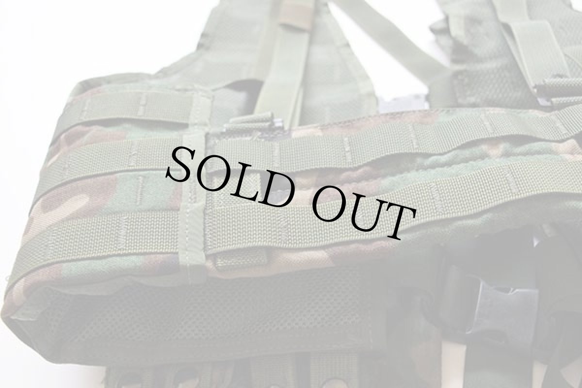 画像7: 00s 米軍 U.S.ARMY ウッドランドカモ MOLLE 2 FLC ベスト マガジンポーチ付き (7)