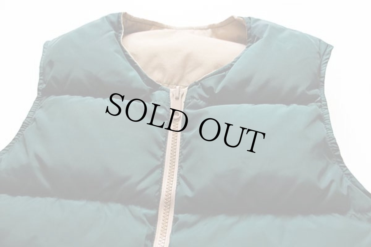 画像6: 80s EddieBauerエディーバウアー ノーカラー リバーシブル ダウンベスト タン×緑 S (6)