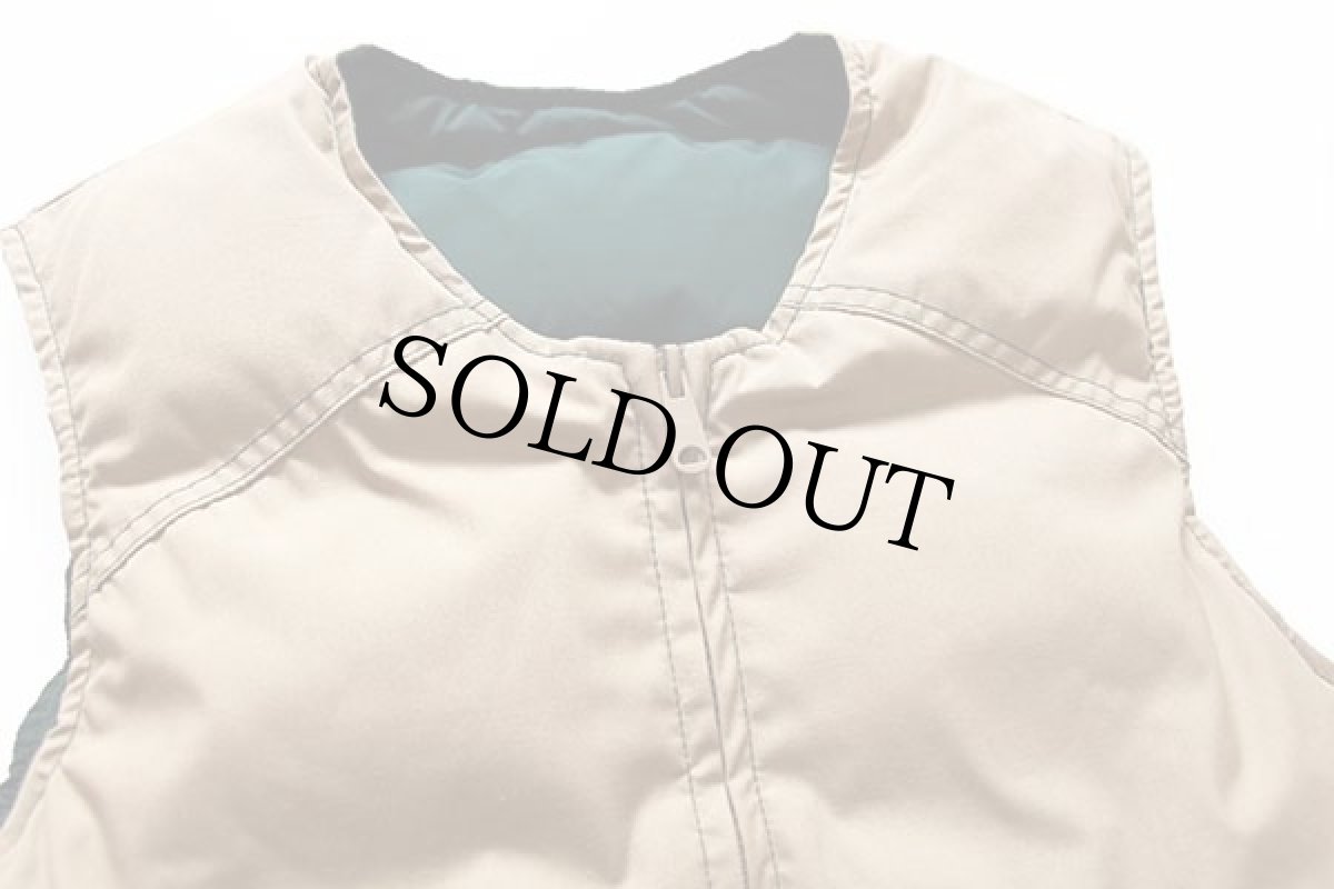 画像5: 80s EddieBauerエディーバウアー ノーカラー リバーシブル ダウンベスト タン×緑 S (5)