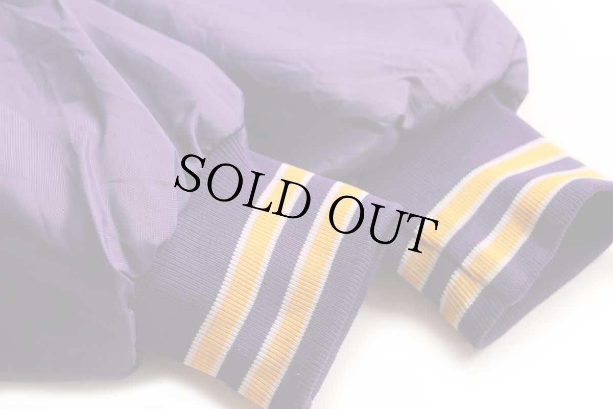 画像7: 90s USA製 gem SPORTSWEAR 刺繍&パッチ付き キルティングライナー ナイロンスタジャン 紫 L (7)