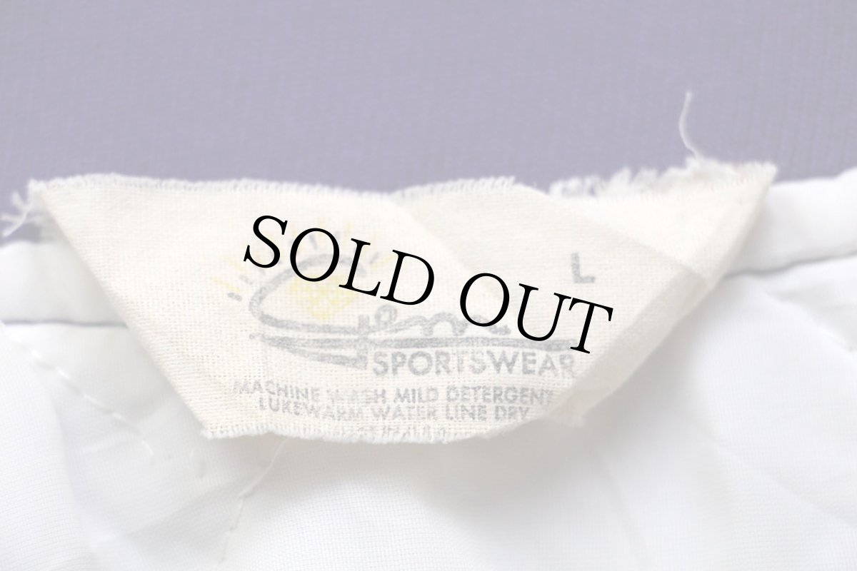 画像4: 90s USA製 gem SPORTSWEAR 刺繍&パッチ付き キルティングライナー ナイロンスタジャン 紫 L (4)