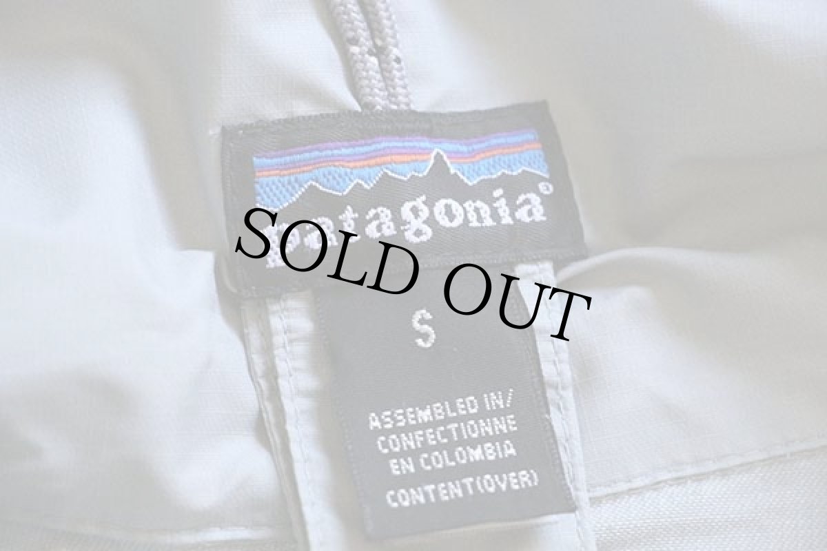 画像4: 00s patagoniaパタゴニア エッセンシェル プルオーバー ナイロンパーカー ライトグレー S★刺繍ロゴ (4)