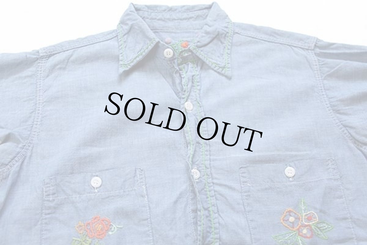 画像3: 70s UNKNOWN フラワー 刺繍入り コットン シャンブレーシャツ (3)
