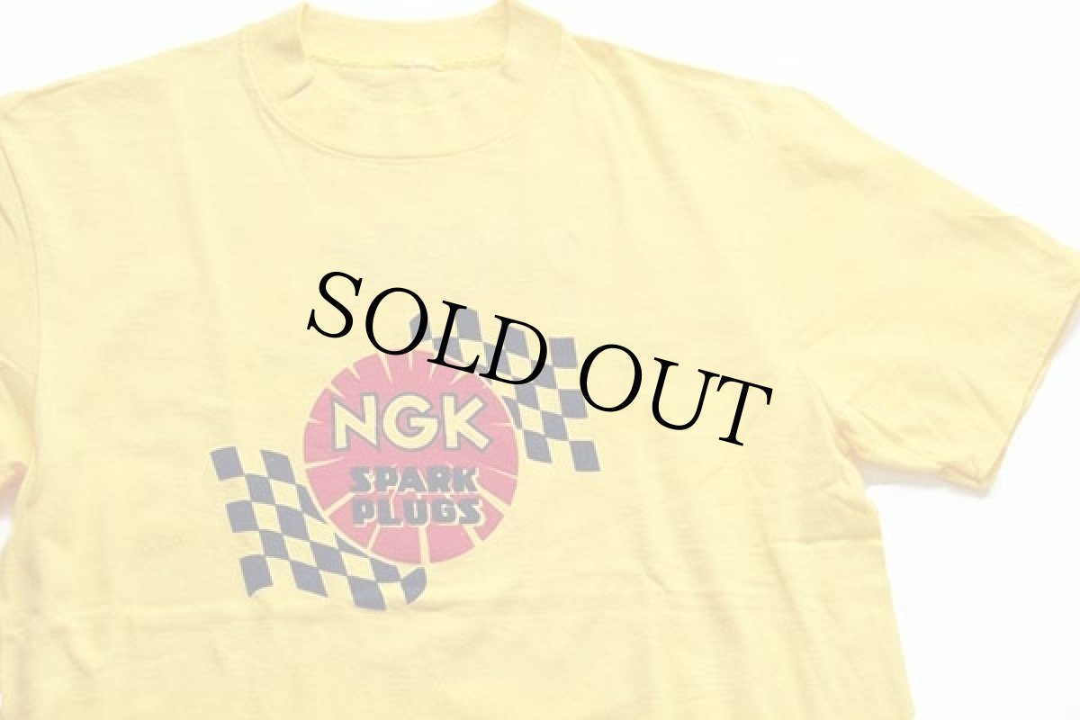 画像1: 70s NGK SPARK PLUGS ロゴ 両面プリント コットンTシャツ 黄 (1)