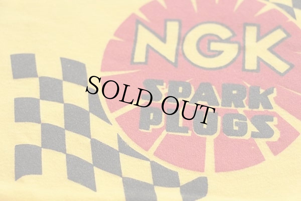 画像4: 70s NGK SPARK PLUGS ロゴ 両面プリント コットンTシャツ 黄 (4)