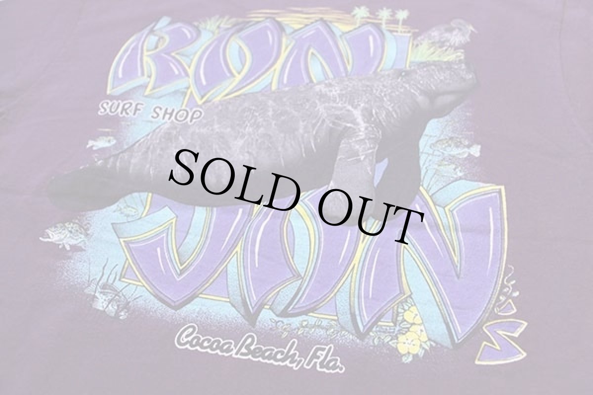 画像4: 80s USA製 RON JON SURF SHOP ジュゴン 両面プリント コットン ポケットTシャツ カスタム 紫 L (4)