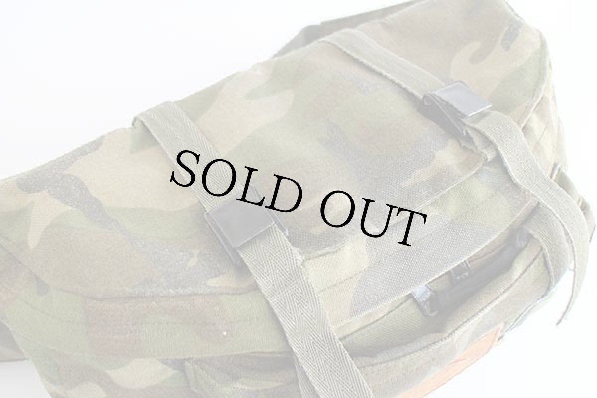 画像4: 80s USA製 EASTPAKイーストパック ウッドランドカモ ナイロン ウエストバッグ (4)