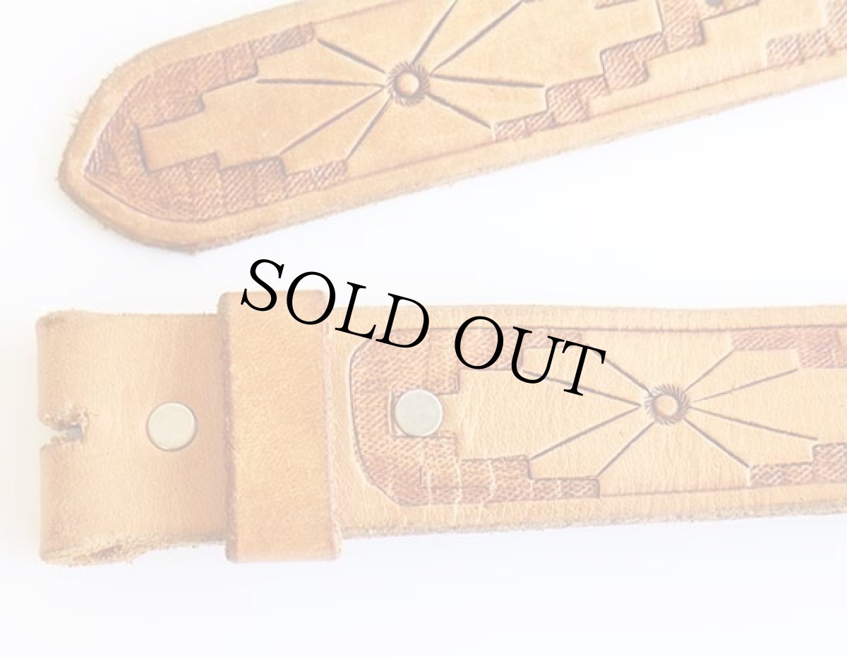 画像2: UNKNOWN カービング レザーベルト 茶★1372 (2)