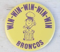 画像1: ビンテージ WIN-WIN-WIN-WIN-WIN BRONCOS 缶バッジ (1)