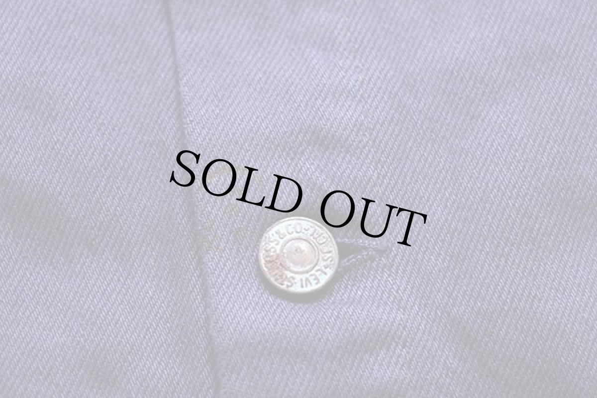 画像7: 80s フランス製 Levi'sリーバイス カットオフ カラーデニムベスト カスタム 後染め ナス紺★ユーロ (7)