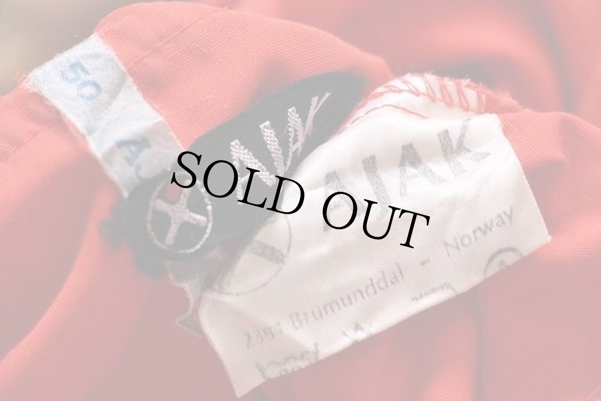 画像4: 70s ノルウェー製 AJAK リアルファー&パッチ付き アノラックパーカー 朱色 (4)