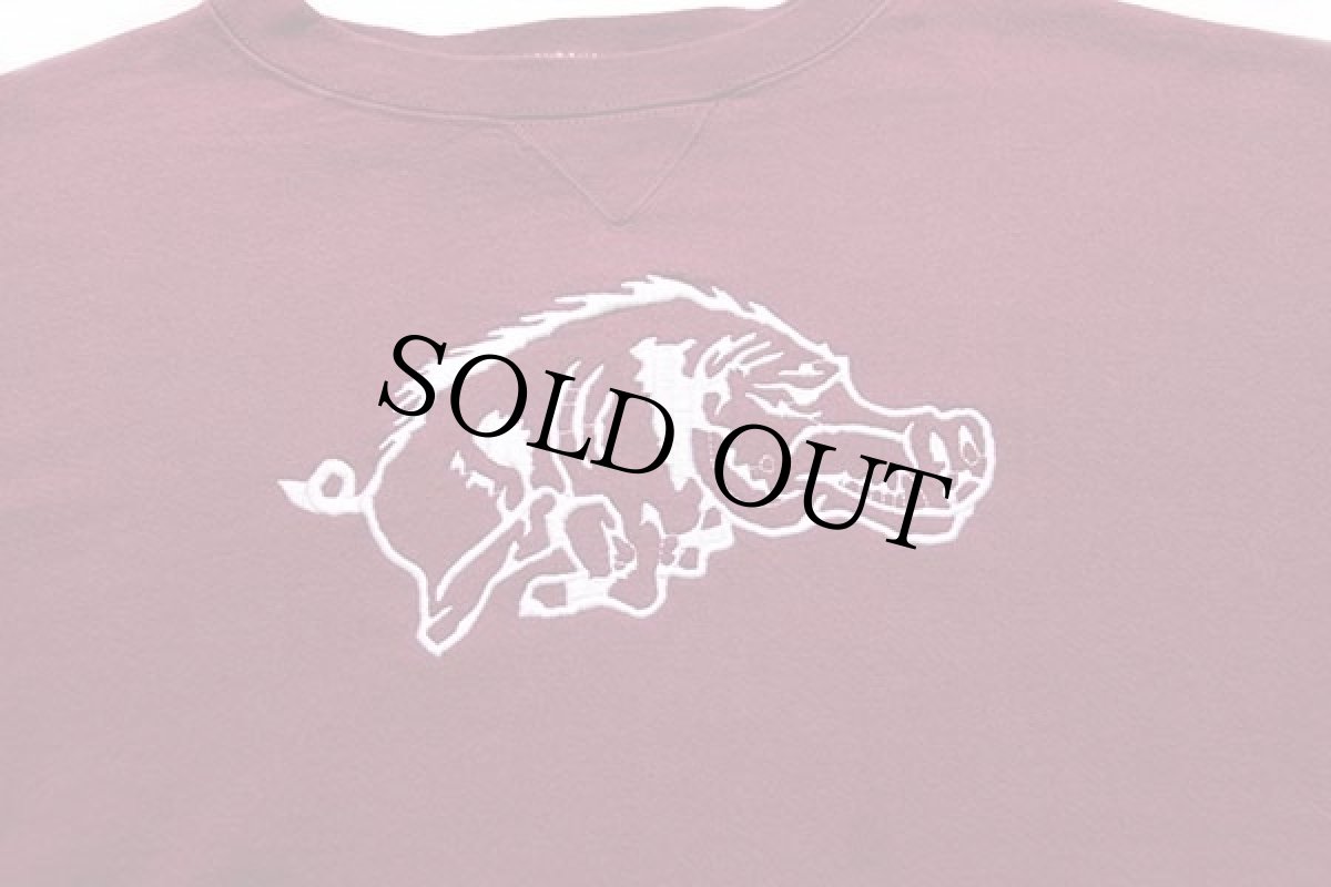 画像3: 90s USA製 Arkansas Razorbacks HAWGS ロゴ刺繍 前V スウェット ワインレッド 3X-4X (3)