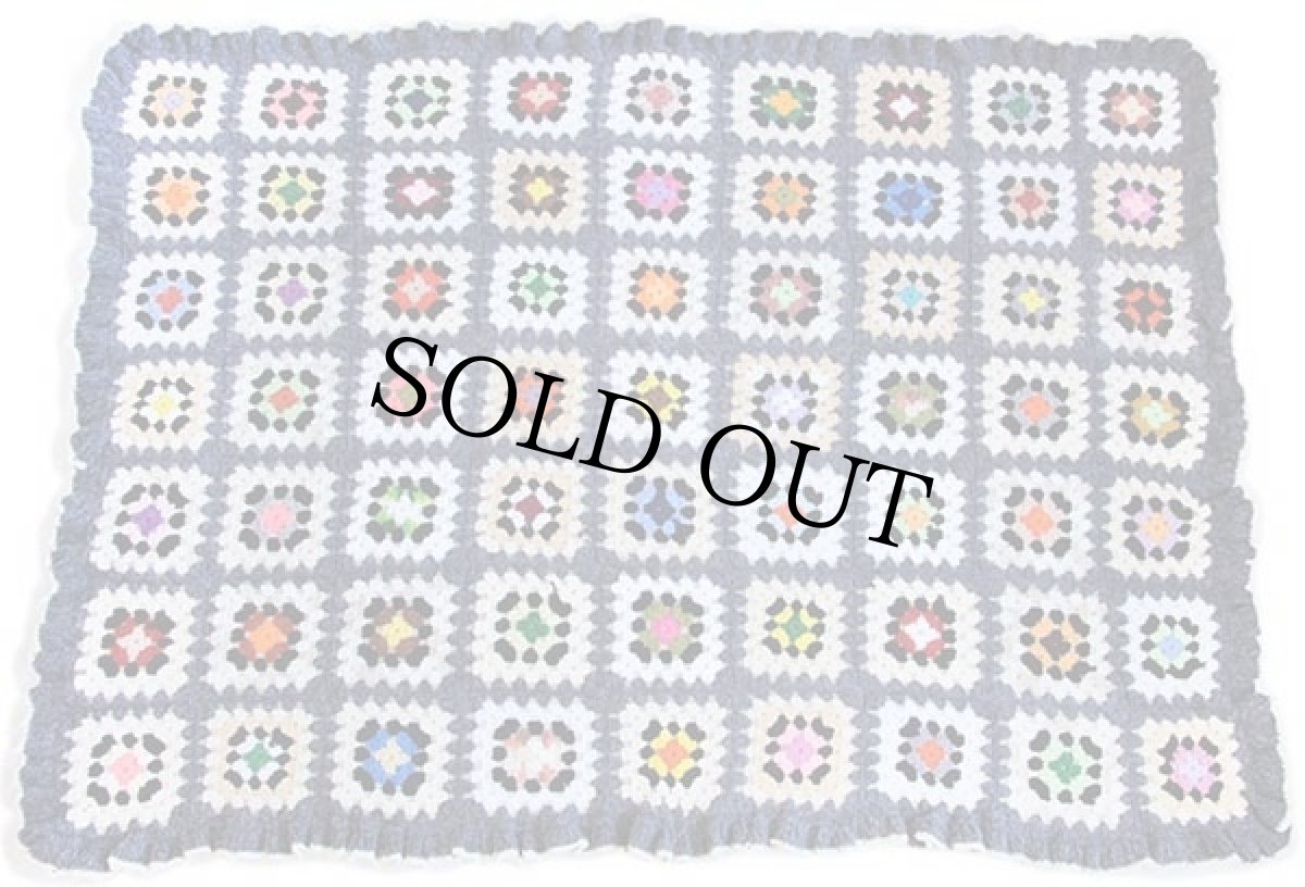 画像2: スクエア モチーフ ニット グラニー ブランケット フリル付き (2)