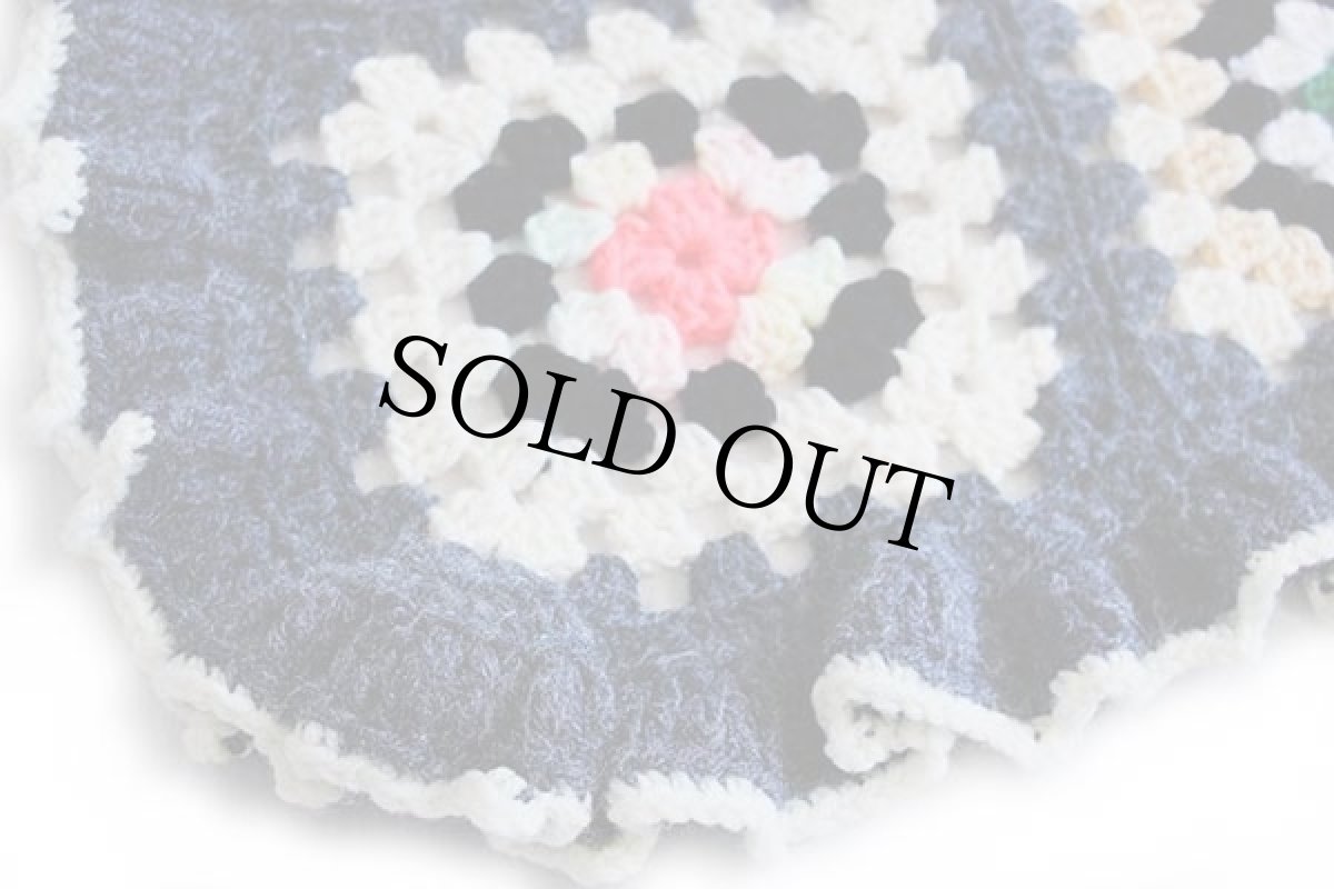 画像4: スクエア モチーフ ニット グラニー ブランケット フリル付き (4)