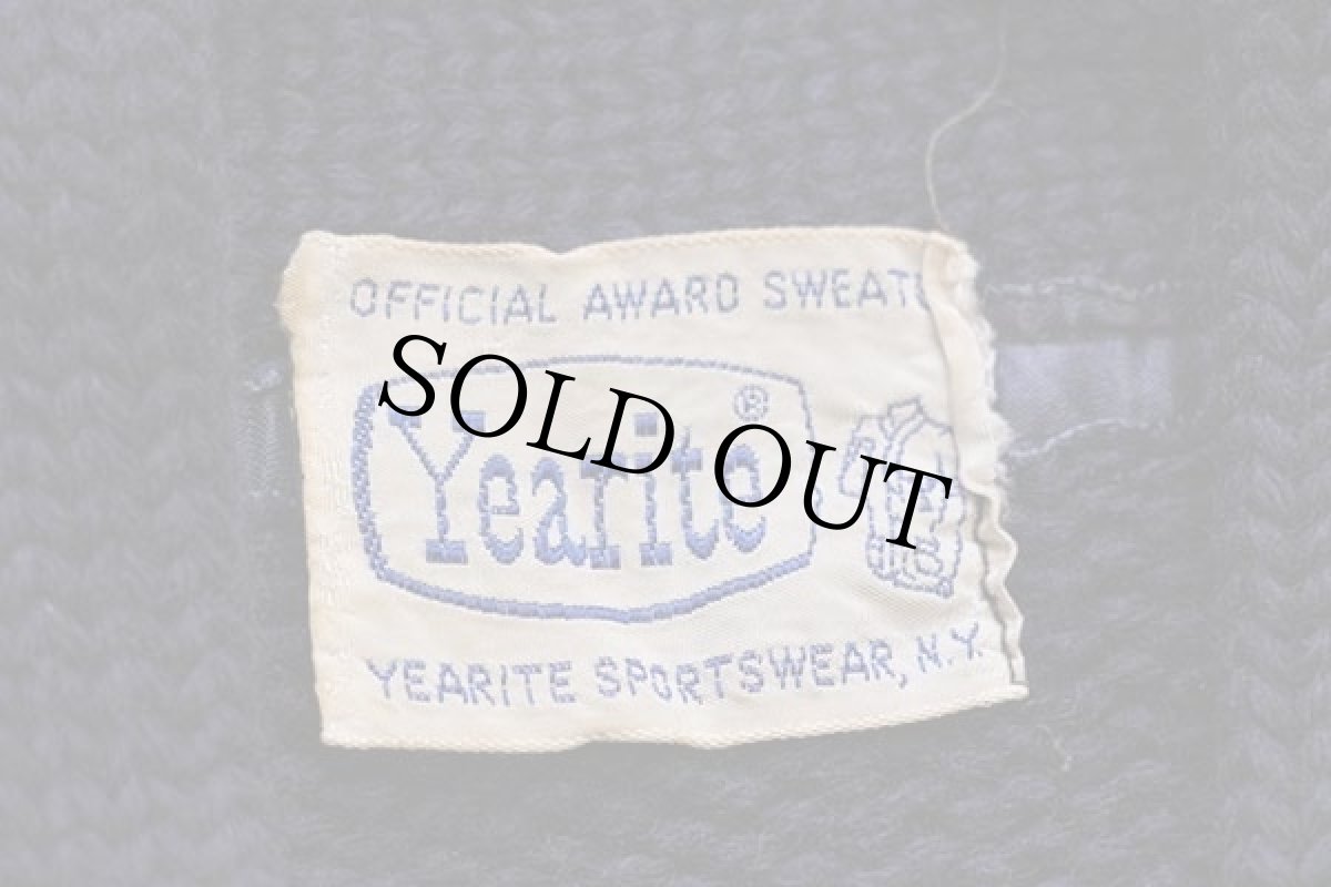 画像4: 50s Yearite パッチ付き ローゲージ ウールニット レタードカーディガン ナス紺 (4)