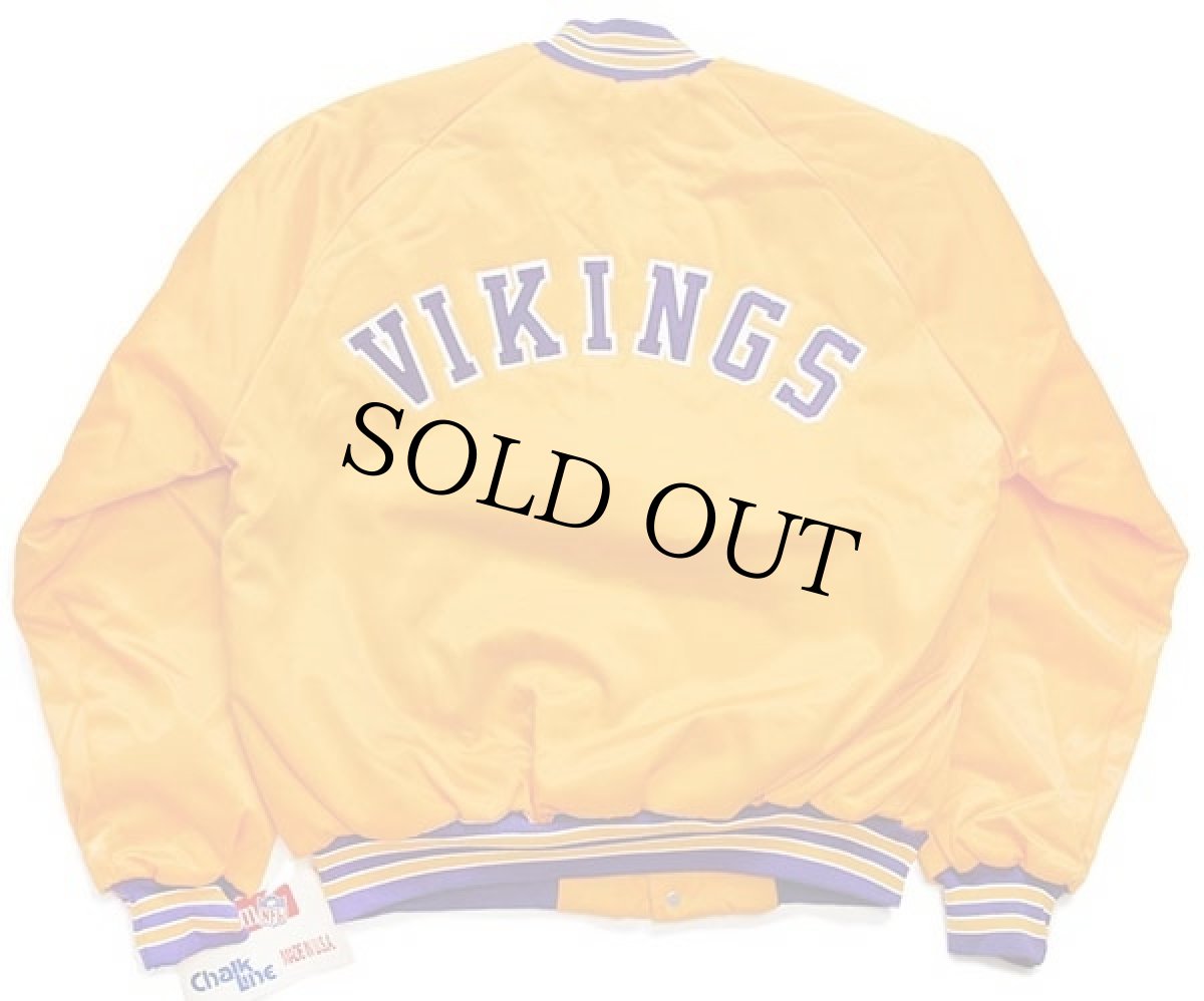 画像2: デッドストック★90s USA製 Chalk Line NFL MINNESOTA VIKINGS キルティングライナー ナイロンスタジャン 黄×紫 L (2)