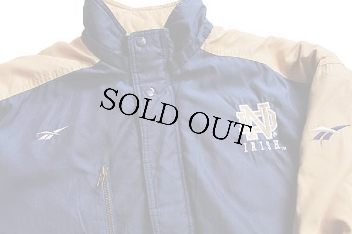 画像3: 90s Reebokリーボック NOTRE DAME IRISH 刺繍 ツートン 切り替え キルティングライナー ナイロンジャケット 紺×黄土色 XXL (3)