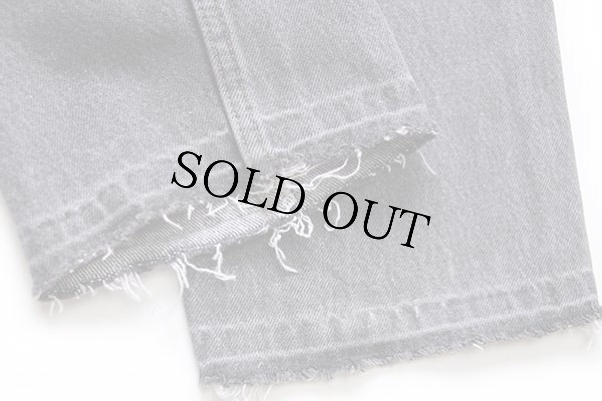 画像9: 90s USA製 Levi'sリーバイス 501 カットオフ 先染め ブラック デニムパンツ w28 (9)