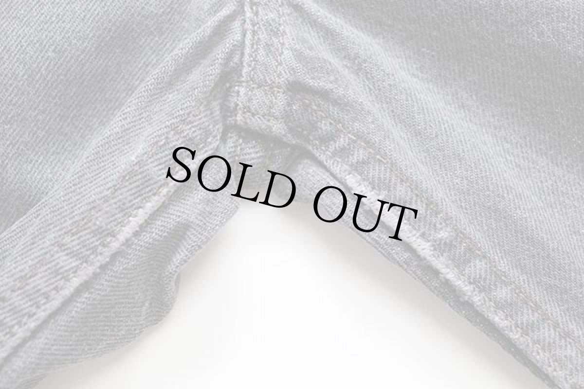 画像8: 90s USA製 Levi'sリーバイス 501 カットオフ 先染め ブラック デニムパンツ w28 (8)