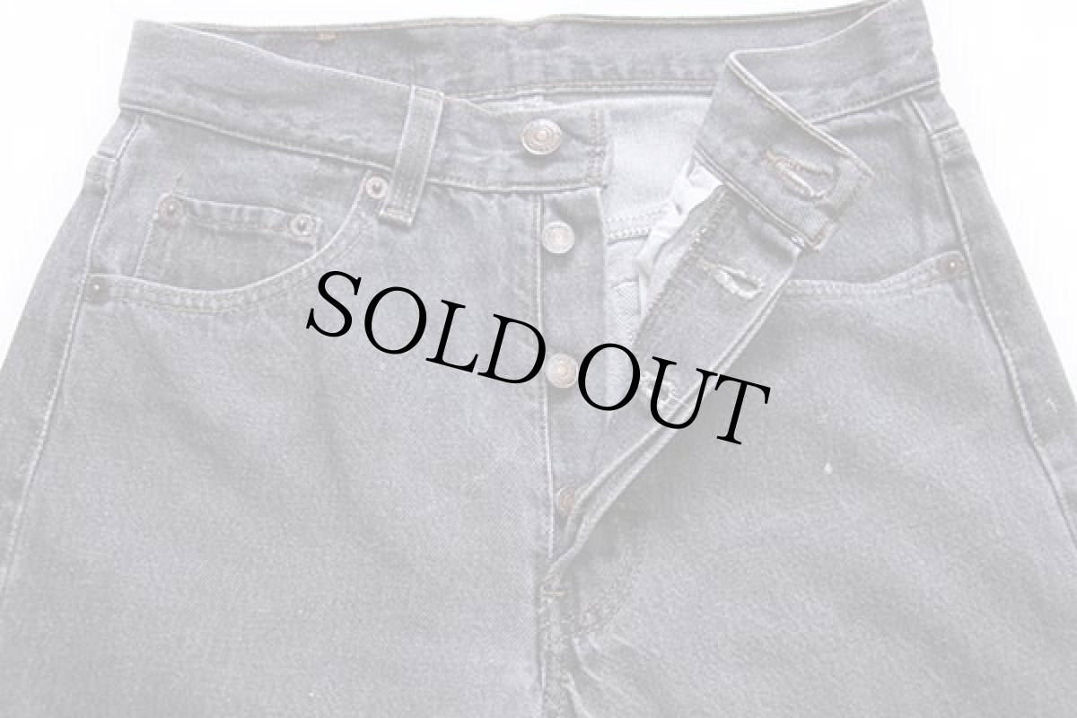 画像4: 90s USA製 Levi'sリーバイス 501 カットオフ 先染め ブラック デニムパンツ w28 (4)