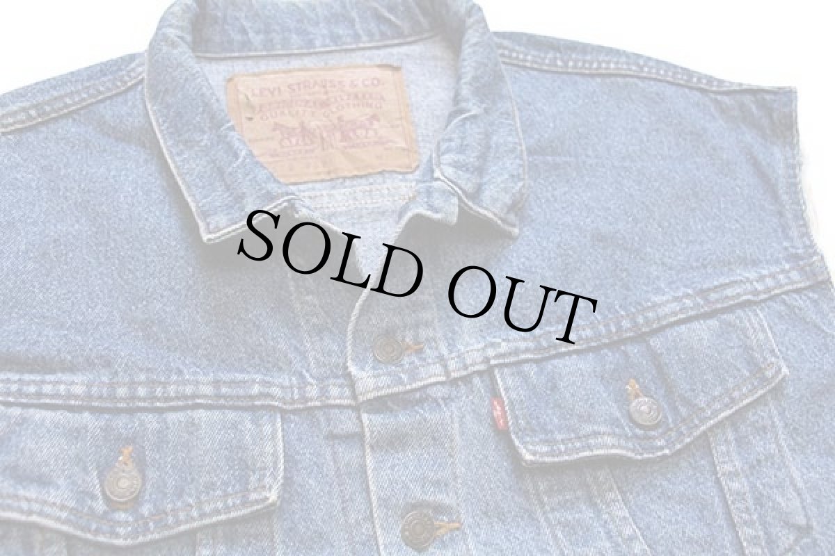 画像3: 90s USA製 Levi'sリーバイス 70598 デカパッチ カットオフ デニムベスト 4ポケット M (3)