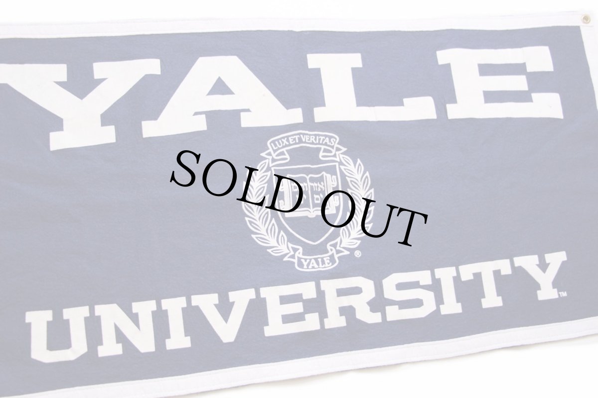 画像1: 80s USA製 Collegiate Pacific YALE UNIVERSITY フロッキープリント フェルト ペナント 紺×白 (1)