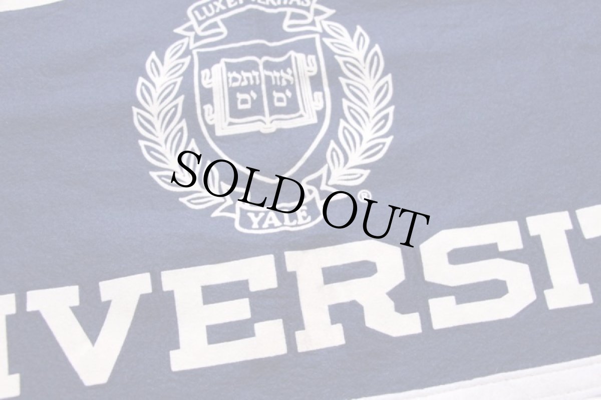 画像4: 80s USA製 Collegiate Pacific YALE UNIVERSITY フロッキープリント フェルト ペナント 紺×白 (4)