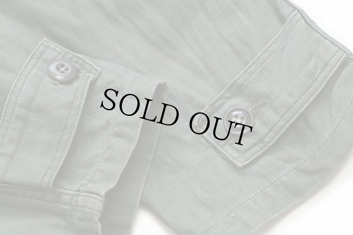 画像7: 60s 米軍 U.S.ARMY ストラップ&パッチ付き コットンサテン ユーティリティシャツ 2nd オリーブグリーン 14.5 (7)