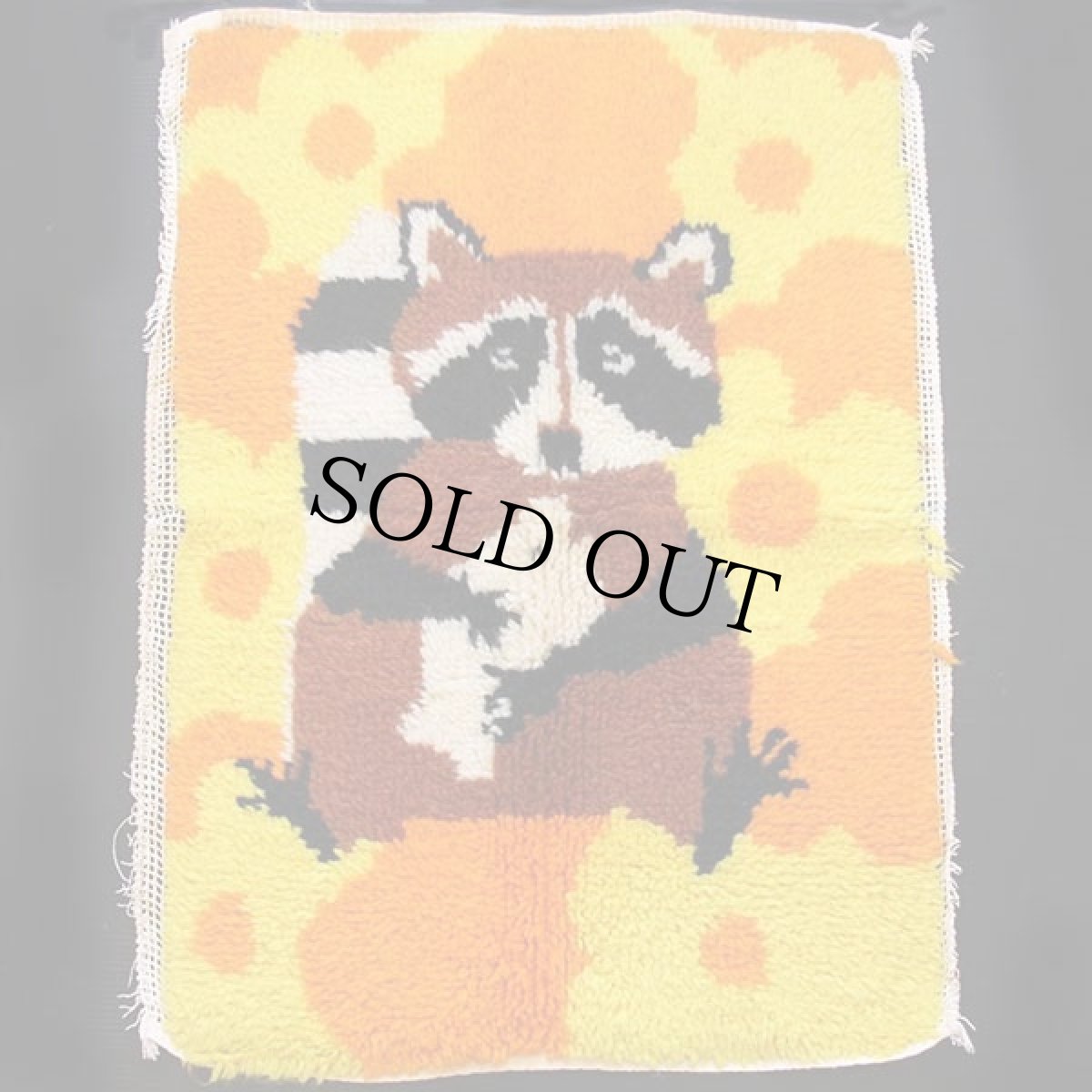 画像2: 70s アライグマ柄 ラグ マット (2)