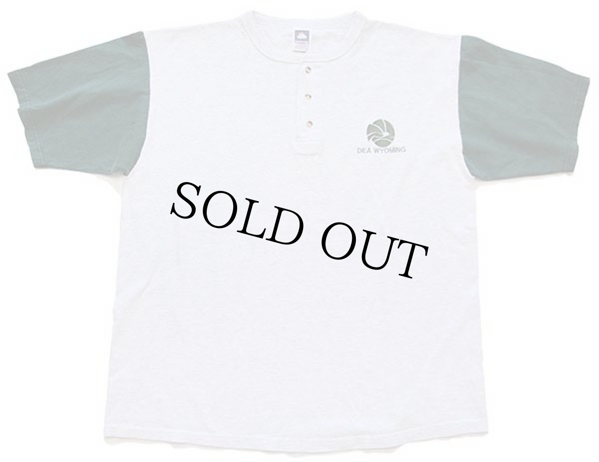 画像2: 90s DEA WYOMING 麻薬取締局 刺繍 ツートン ヘンリーネック コットンTシャツ 杢ライトグレー×緑 XL (2)