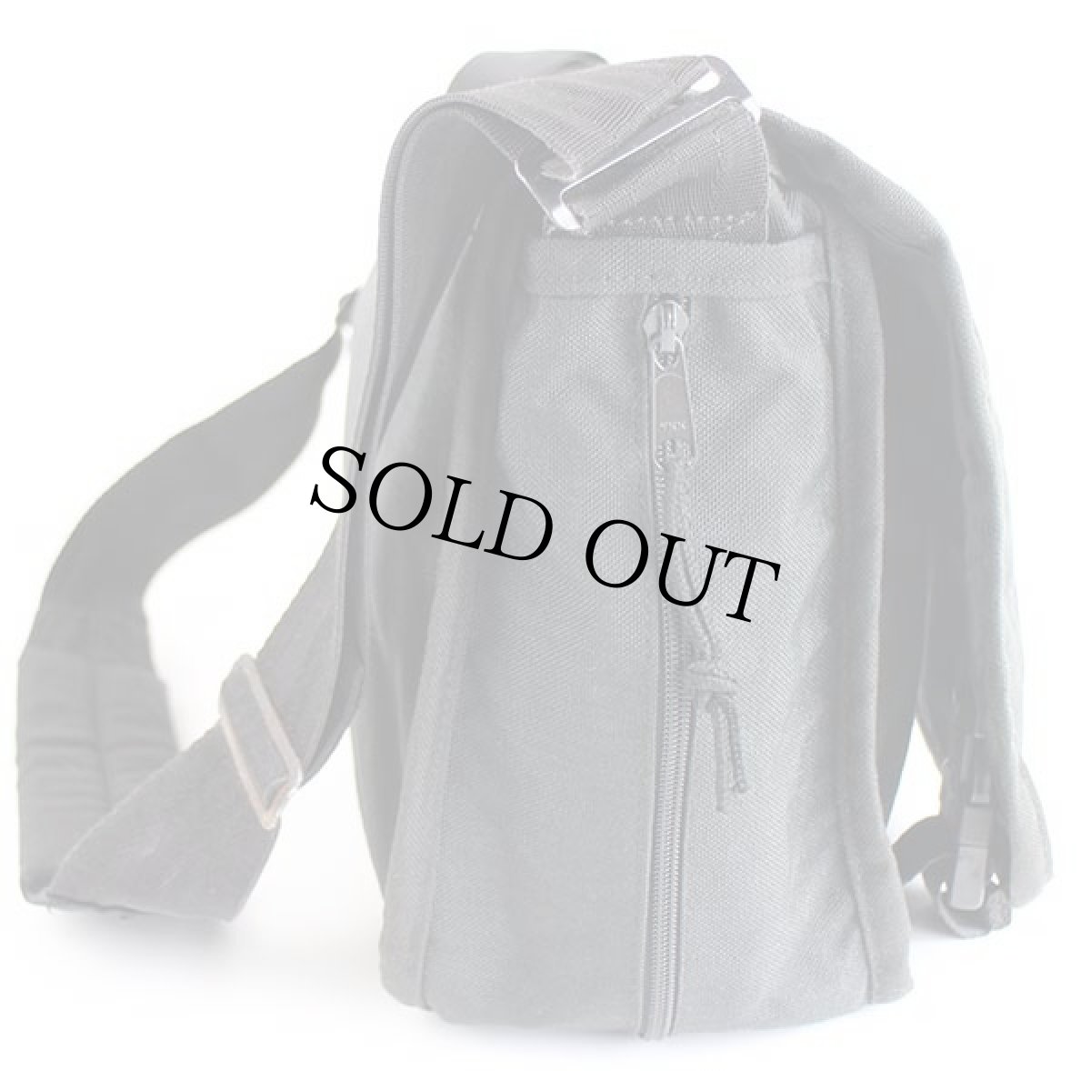 画像4: 90s USA製 EASTPAKイーストパック ナイロン ショルダーバッグ 黒 (4)