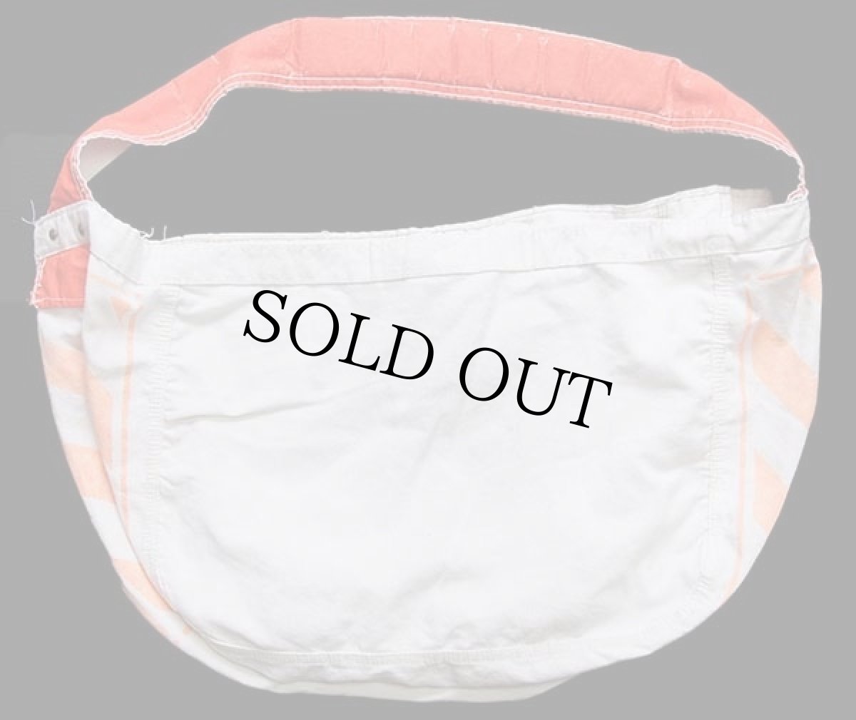 画像2: ビンテージ PLAIN DEALER 染み込みプリント コットン キャンバス ニュースペーパーバッグ 生成り (2)