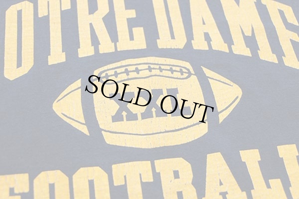 画像5: 90s USA製 NOTRE DAME FOOTBALL ひび割れプリント コットン フットボールTシャツ 紺 XL (5)