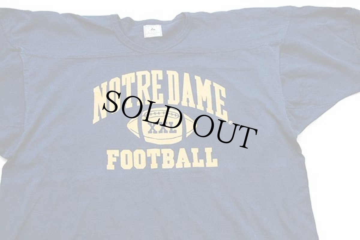画像1: 90s USA製 NOTRE DAME FOOTBALL ひび割れプリント コットン フットボールTシャツ 紺 XL (1)