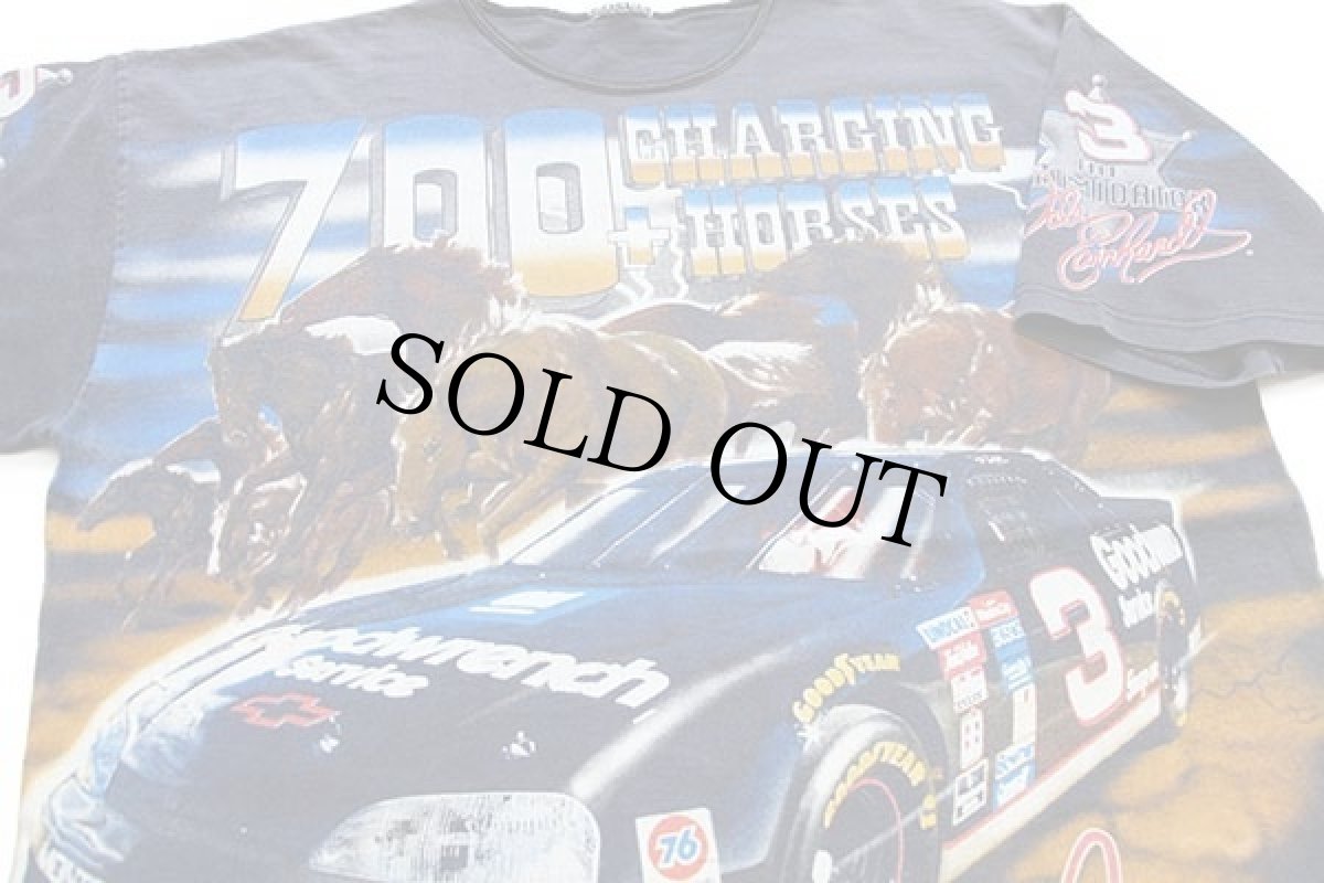画像1: 90s NASCAR 700 CHARGING HORSES Dale Earnhardt 全面プリント コットンTシャツ カスタム 炭黒 (1)