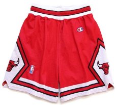 画像1: 90s イタリア製 Championチャンピオン NBA BULLS シカゴ ブルズ メッシュ ショートパンツ 赤 S★ショーツ (1)