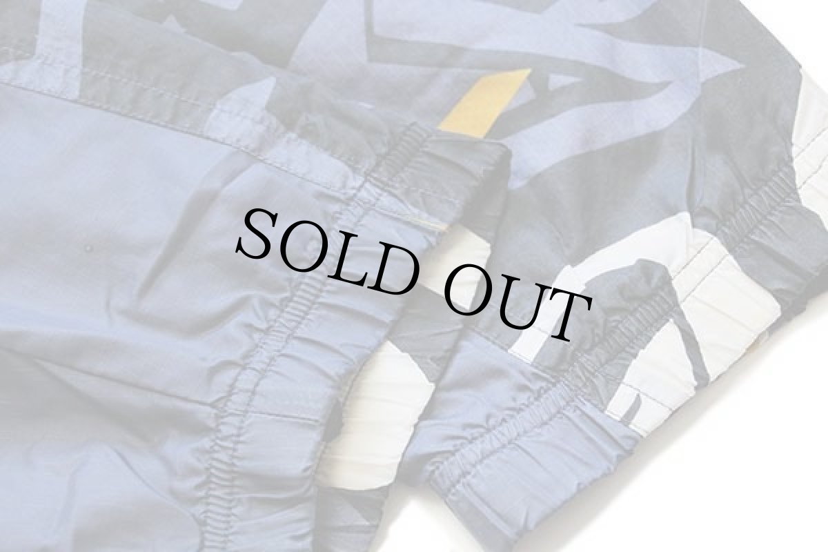 画像8: 90s NIKEナイキ パッチ付き 総柄 切り替え プルオーバー ナイロンジャケット XL (8)