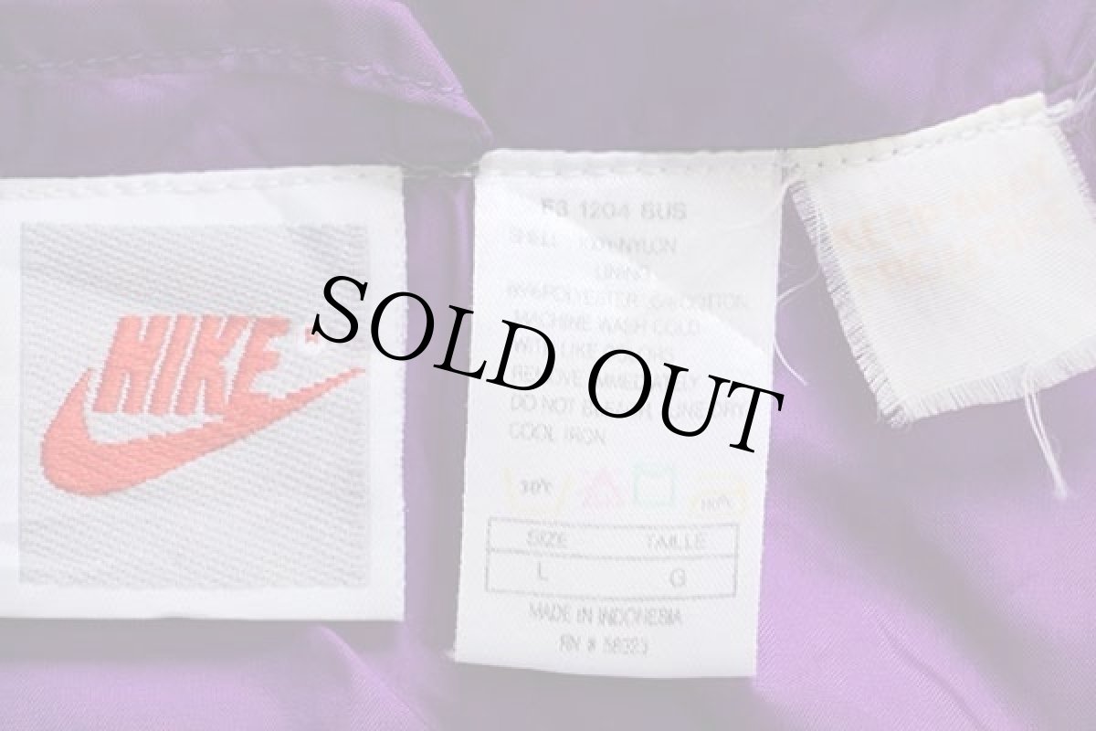 画像4: 90s NIKEナイキ ロゴ刺繍 モックネック マルチカラー 切り替え ナイロンジャケット 黒×青×紫 L (4)